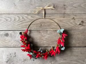 Couronne classique Noël rouge vif vert doré Roz'Art Créations Couronne classique Noël rouge vif vert doré Roz'Art Créations