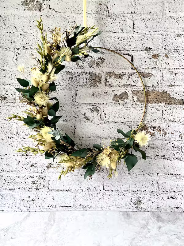 Couronne florale en fleurs séchées